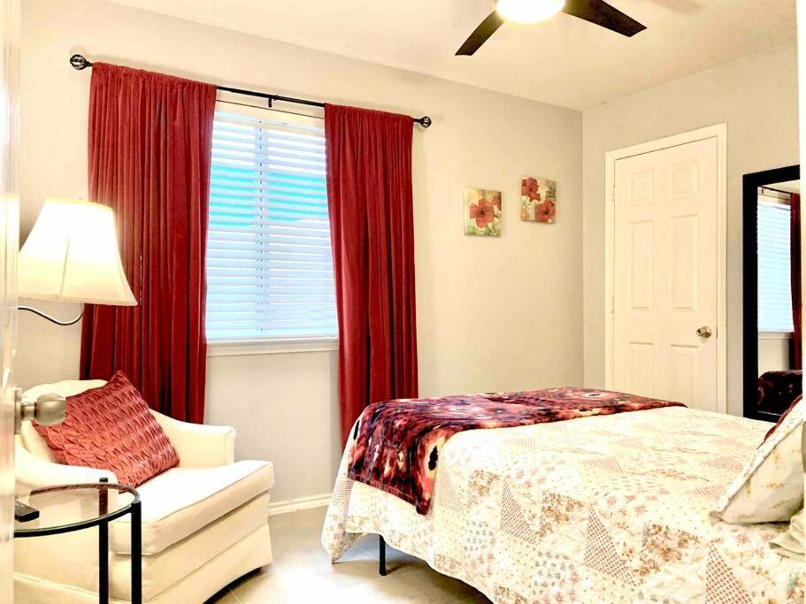 Modern Updates - Great Location - King Bed- Bmt サンアントニオ エクステリア 写真